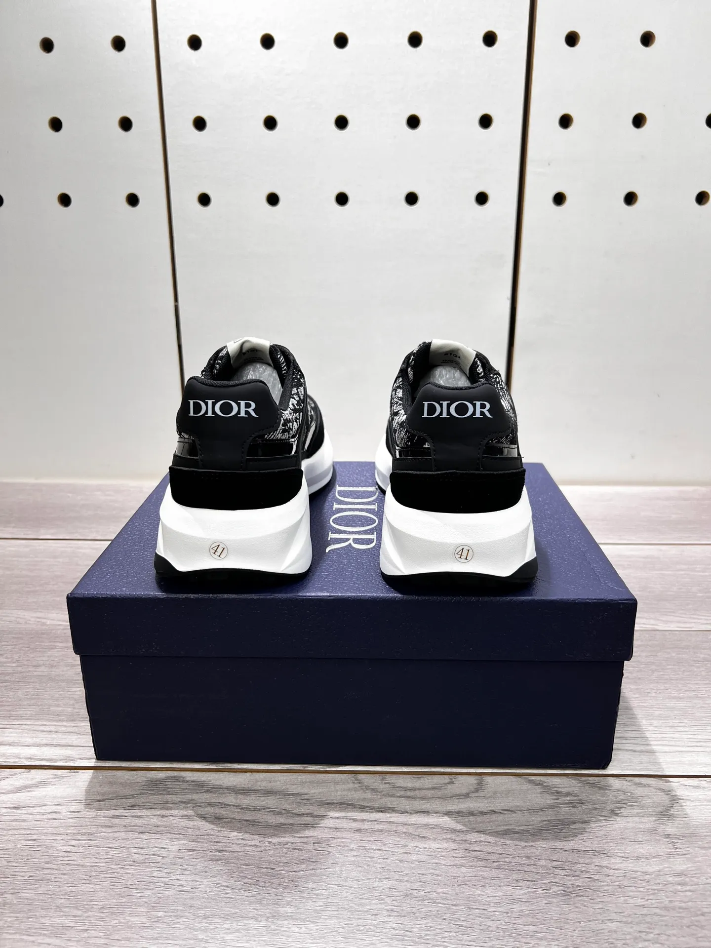 Factory price: 440💰Dior official website new style🎁🎁fashionable casual men's shoes👟, popular style💥simple and elegant version, exclusive for trendy men. Unique official website latest brand elements 👑original decoration, fashionable and generous, imported first-layer cowhide with original fabric✅breathable mesh lining, official website designated wear-resistant casual outsole, counter classic model taken in kind🎬Four colors available, code 38-44. Can be customized 45 non-returnable